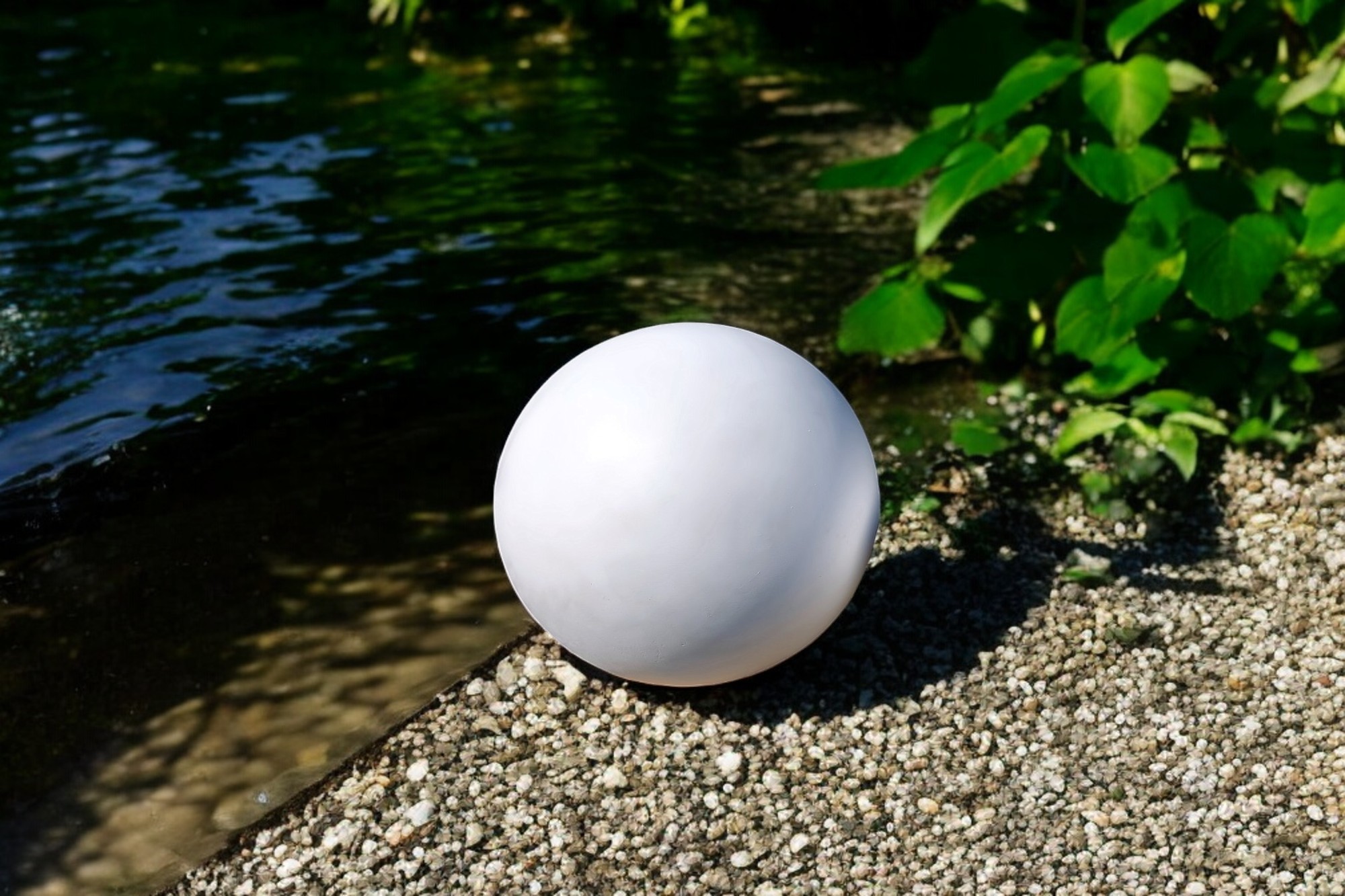 1106 Záhradná fontána guľa 40 cm vyrobená z konglomerátu, betónu, betónu
