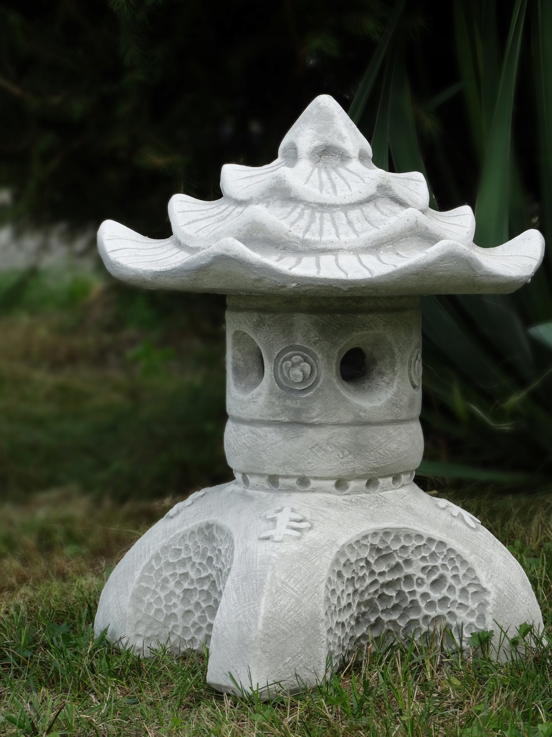 Betónová záhradná figúrka Pagoda