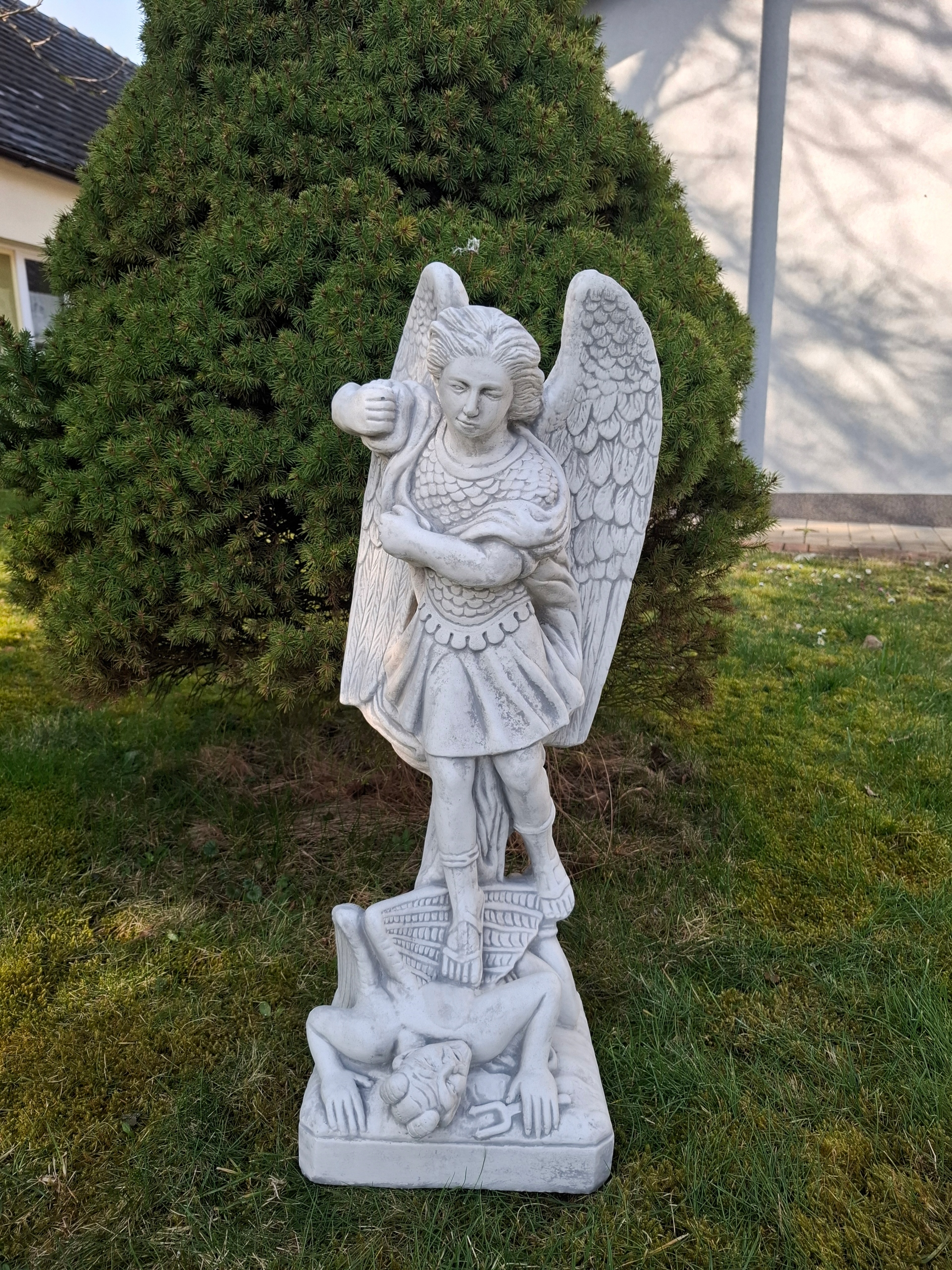 Betónová figúrka archanjela Michaela betónové figúrky Anjel