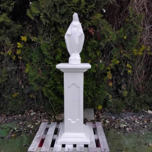 Záhradná betónová socha Panny Márie na podstavci – mrazuvzdorná sakrálna figúra 133 cm, dekorácia do záhrady ART-BET