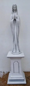 Betónová záhradná socha Panny Márie na podstavci 107 cm – mrazuvzdorná dekorácia ART-BET